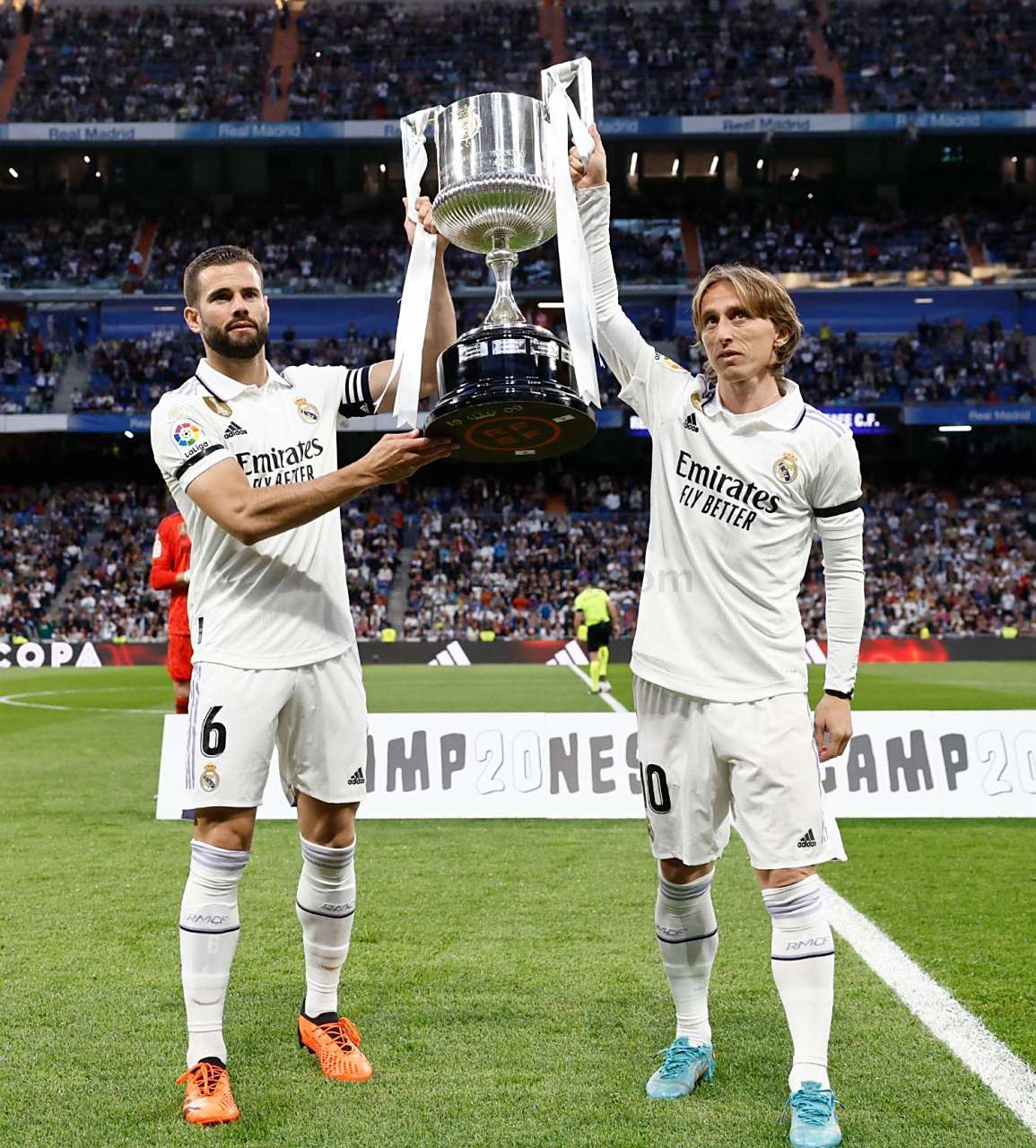 芒果娱乐网址 -包含赛地聚焦——国王杯赛前热度飙升；拜仁慕尼黑手感冰凉；球迷炸锅；训练强度明显提升的词条