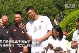 广东宏远训练开放日;关键时刻远射贴柱引欢呼;亚冠在即;球队文化再被提及 广东宏远训练开放日;关键时刻远射贴柱引欢呼;亚冠在即;球队文化再被提及